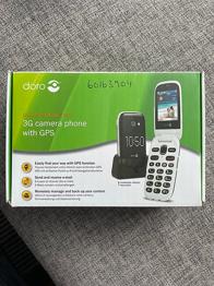 Doro klapmobil med kamera og GPS sort/hvid