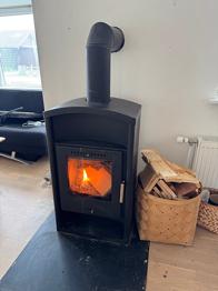 Brændeovn med glaslåge