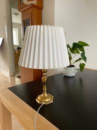 Fin gammel lampe i messing