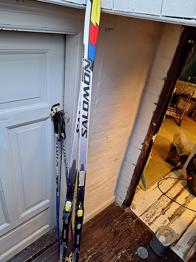 Salomon langrendsski med SNS Profil bindinger og stave