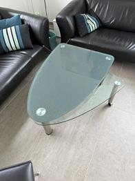 Sofabord i glas med indbygget sidebord også i glas.