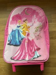 Prinsessekuffert gives væk