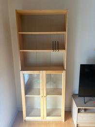 Reolkombination i træ med glaslåger