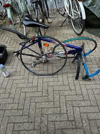 Update: er nu bortgivet. Gratis Gitane racer defekt