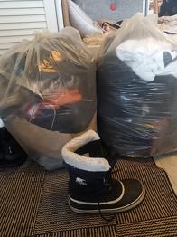 Gratis - 2 sække herretøj (Sorrelstøvle for skala)