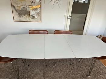 Spisebord kan afhentes gratis