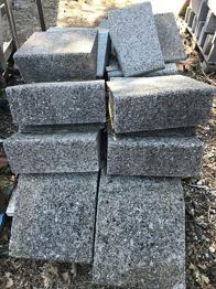 Granit - TRAPPE - rød granitbeton