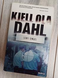 Kjell Ola Dahl: Sort engel