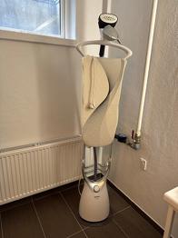 Philips tøjsteamer med integreret bræt