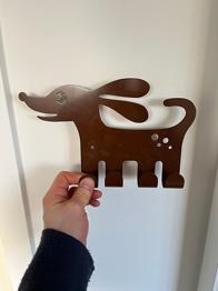 Knagerække brun hund