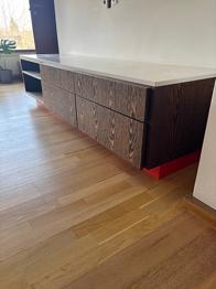 TV-møbel på sokkel