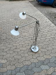 Brugt stander lampe, funktionel hvis nye givet nye pærer.