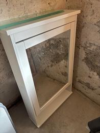 Skab til væg evt badeværelse