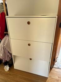 Skoskab med flotte retrogreb - gratis