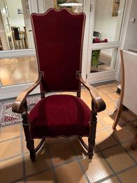 Lænestol med høj ryg rødt stof og træstel