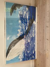 Kunstplakat med hval i blå nuancer