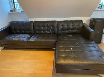 Gratis sofa med brugsspor,fnuller og nogle syninger der er gået,bortgives