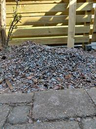 Granitskærver gives væk