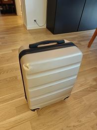 Håndbagagekuffert med ødelagt hjul