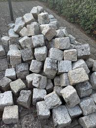 Grå chaussésten / brosten til belægning