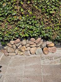 natursten, strandsten, marksten (kært barn har mange navne)