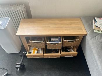 TV skab med 3 små skuffer og kurve