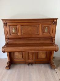 Hornung & Møller opretstående klaver træ