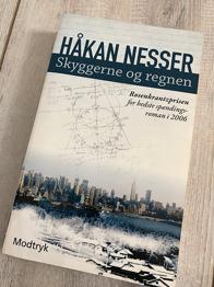 Håkan Nesser: Skyggerne og regnen