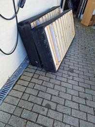 afhentes i dag Boxmadrasser til 140 cm seng samt næsten helt ny topmadras