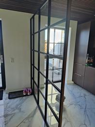 Glas parti brugt som væg / rumdeler