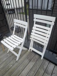 RESERVERET 2 ældre klapstole til have/terrasse – gives væk
