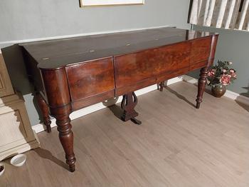 Antikt Taffelformet piano