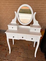 Gratis - Sminkebord fra Jysk