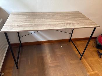 Skrivebord til den lille hjemmearbejdsplads