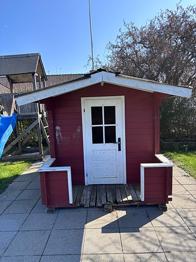 legehus træ rød - Gratis