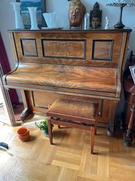 Klaver gives væk. Står på 1. Sal i Hellerup