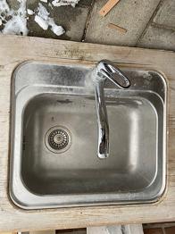 Rustfrit stål køkkenvask med armatur