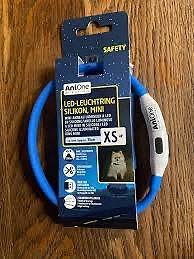 AniOne LED-lysring hundehalsbånd XS blå silikone