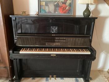 Gratis klaver til afhentning.