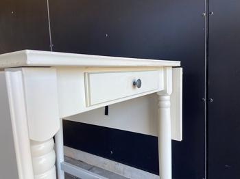 GRATIS - Spisebord med skuffe og plader