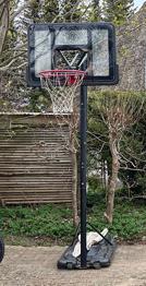 Basketballstander med kurv og plade til udendørs brug