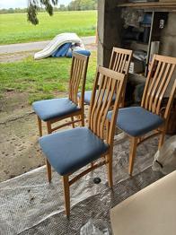 Fire gratis spisebordsstole