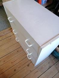 Hvid lille kommode med 3 skuffer