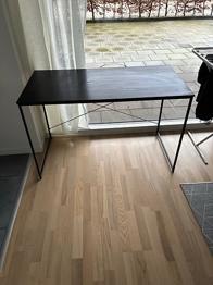 Skrivebord gives væk