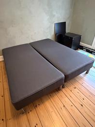 2 stk king size boxmadrasser med topmadras. Hent inden søndag 27. september