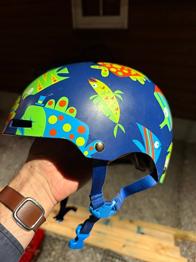 Børnecykelhjelm m. farverige fiskemønstre