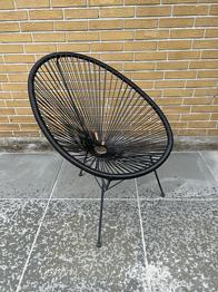 Sort loungestol i metal og plast til udendørs brug