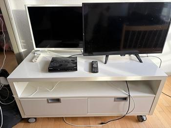 TV bord med skuffer