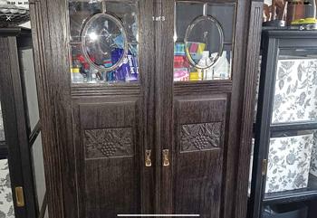 Flot gammelt egetræsskab