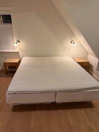 Dobbeltseng, 2 natborde og 2 natlamper